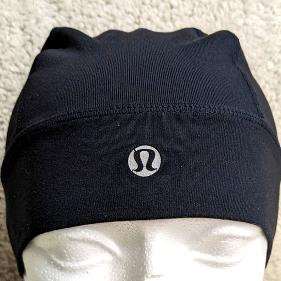 Lululemon Brisk Run Toque All  black In GREAT used condition - Picture 1 of 6
